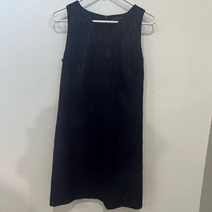 Banana Republic size 0 navy blue v-neck sheath dress with diamond pattern.